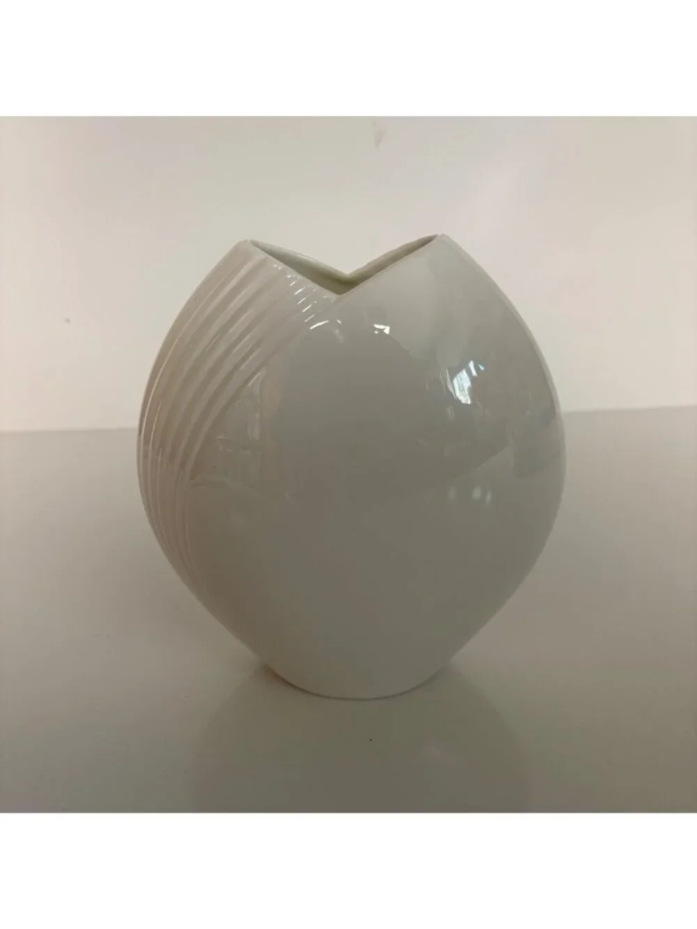 Christopher Stuart Y1510 Tempest White Bone China Vase Elegant Modern Minimalist